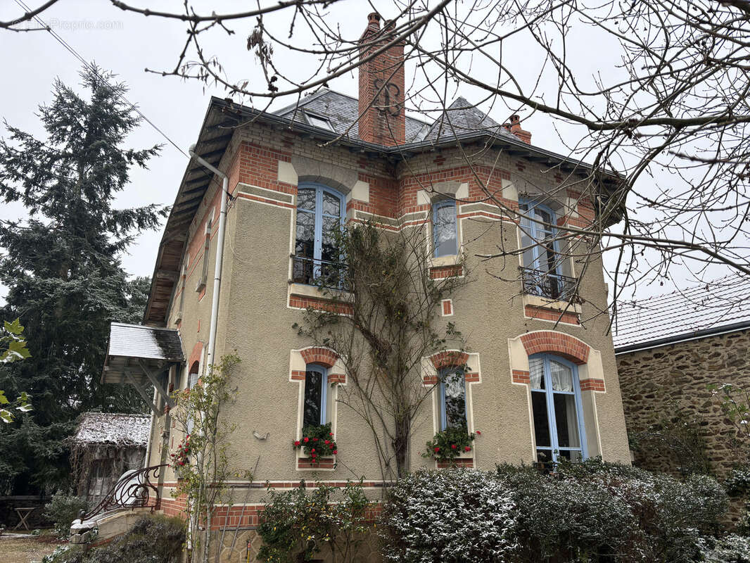 Maison à SAINT-PRIEST-LA-MARCHE
