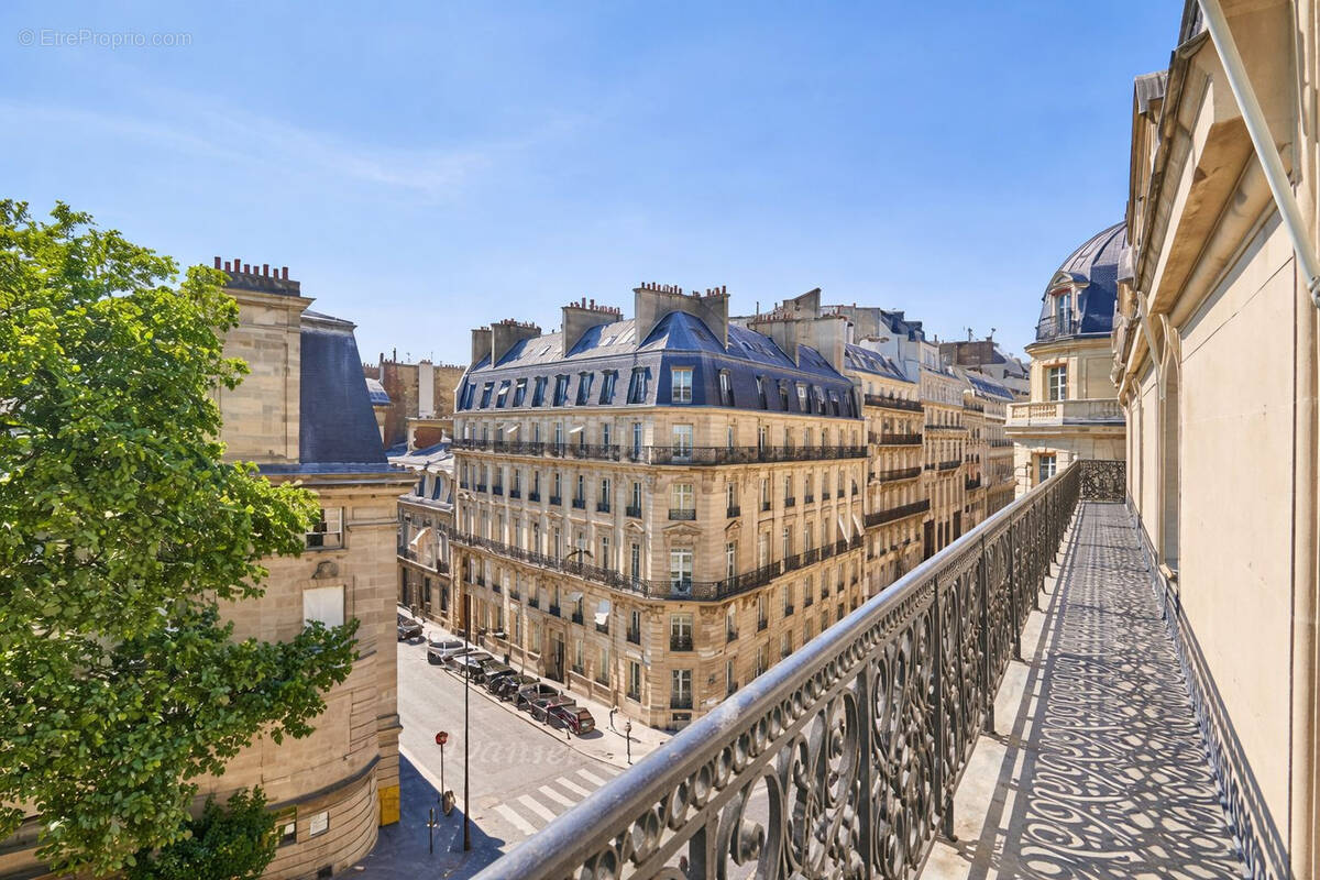 Appartement à PARIS-8E