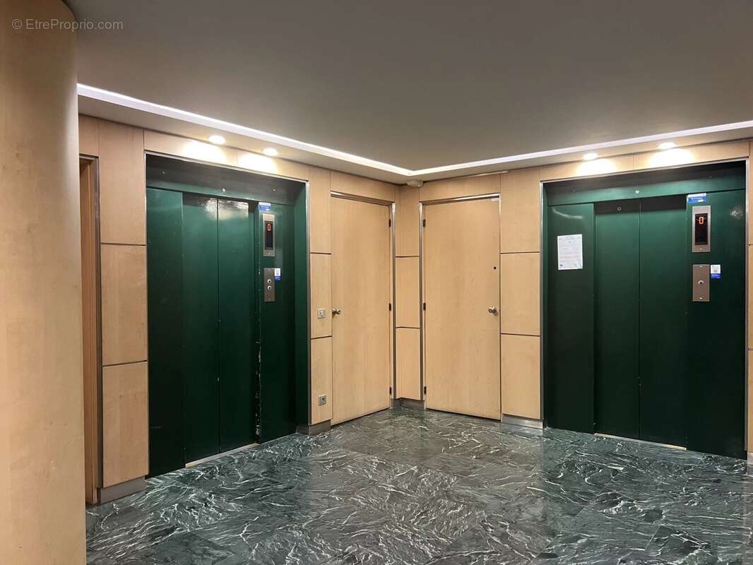 Parking à PARIS-16E