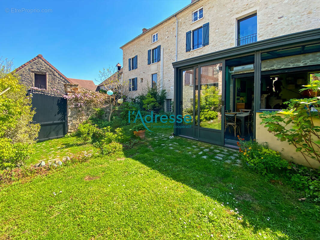 Maison à OINVILLE-SUR-MONTCIENT