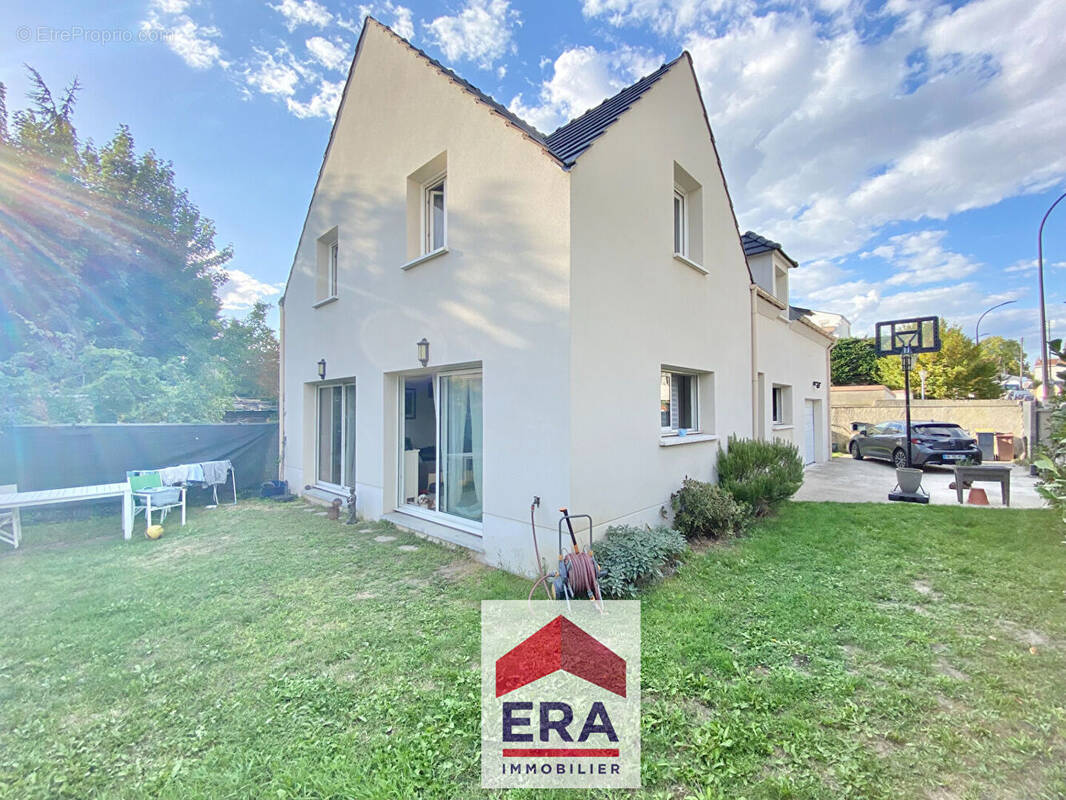 Maison à SARTROUVILLE