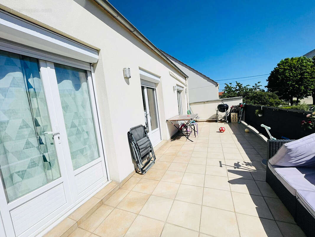 Appartement à SARTROUVILLE