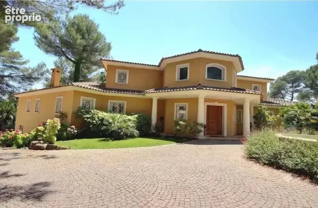 A vendre à  Mougins belle Propriété de 430 m² sur un Terrain de 5 500 m2 - photo 6