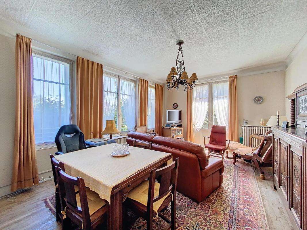 Maison à SAINT-PIERRE-LES-NEMOURS