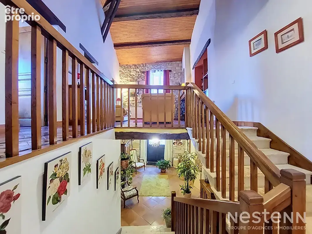 A vendre Maison de village en pierre de 173 m² avec garage et petit extérieur au coeur du village. - photo 14