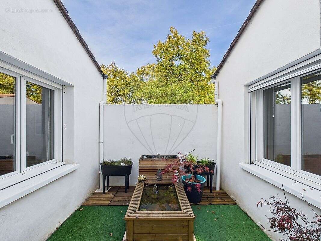 Maison à CHAILLEVETTE