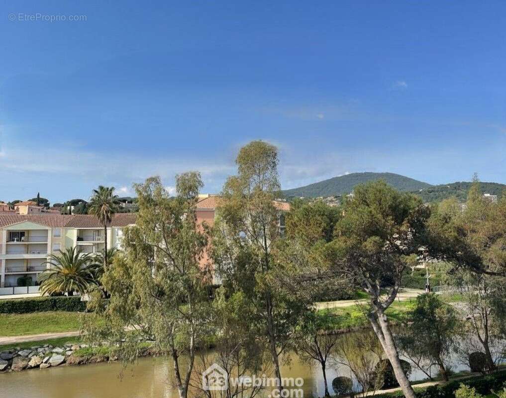 Vue dégagée sur le Préconil et ses espaces verts. - Appartement à SAINTE-MAXIME