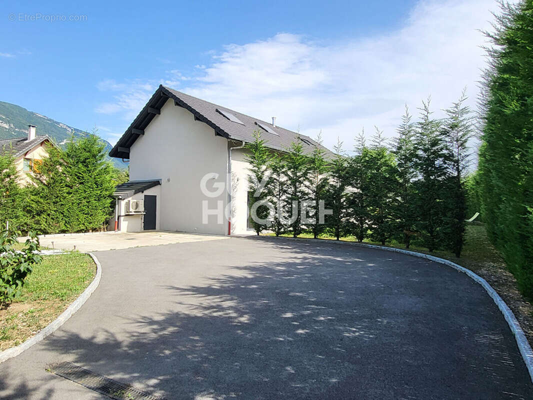 Maison à CHALLES-LES-EAUX