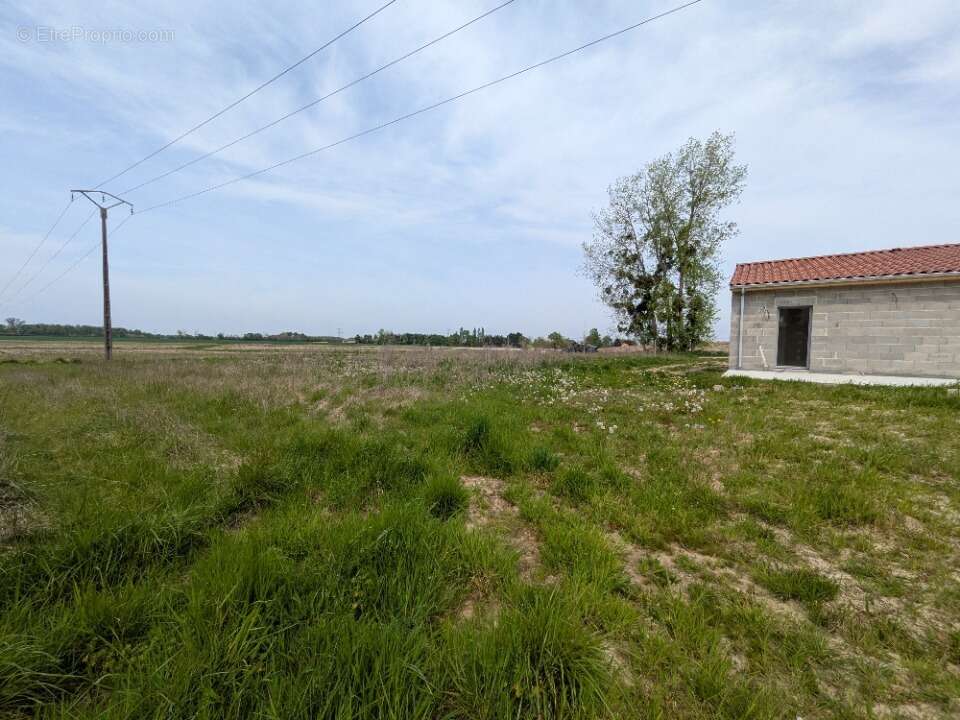 Terrain à SAINT-ANDRE-DE-CORCY