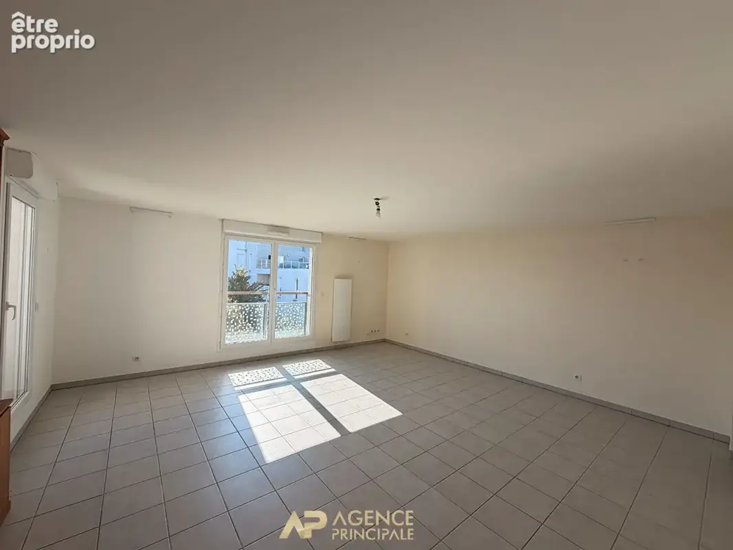 Appartement 100 m2 - 3 chambres - terrasse - dernier étage - ascenseur - garage - photo 4