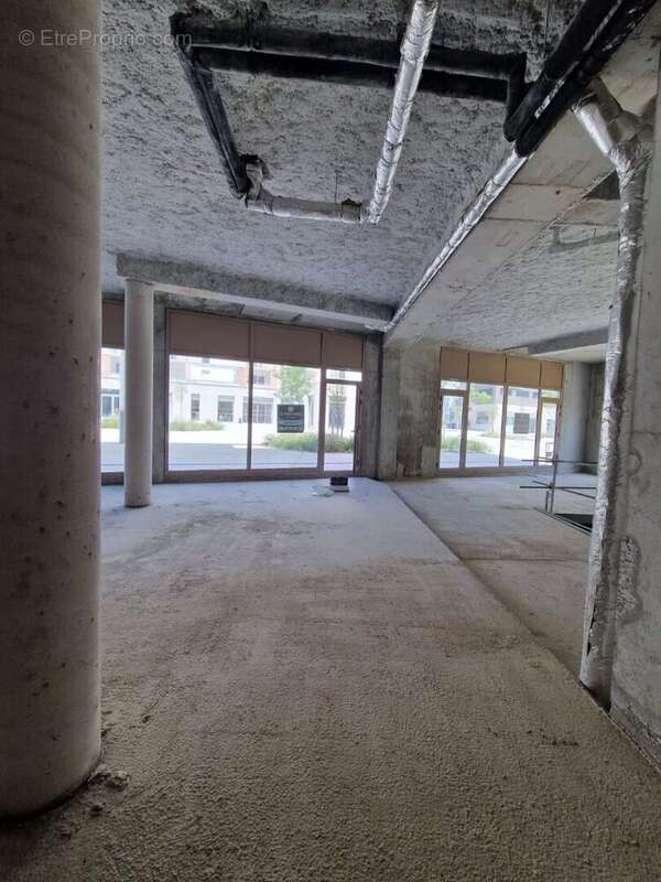 Commerce à FLEURY-SUR-ORNE