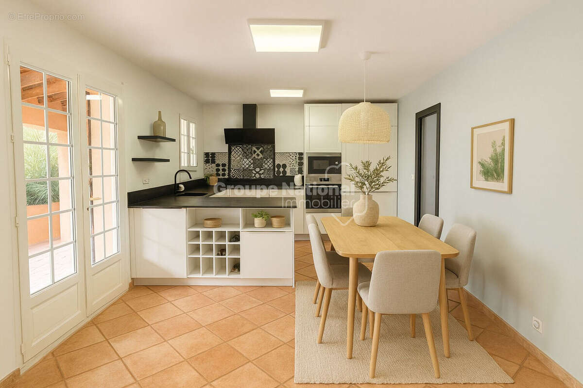 Maison à ENTRAIGUES-SUR-LA-SORGUE