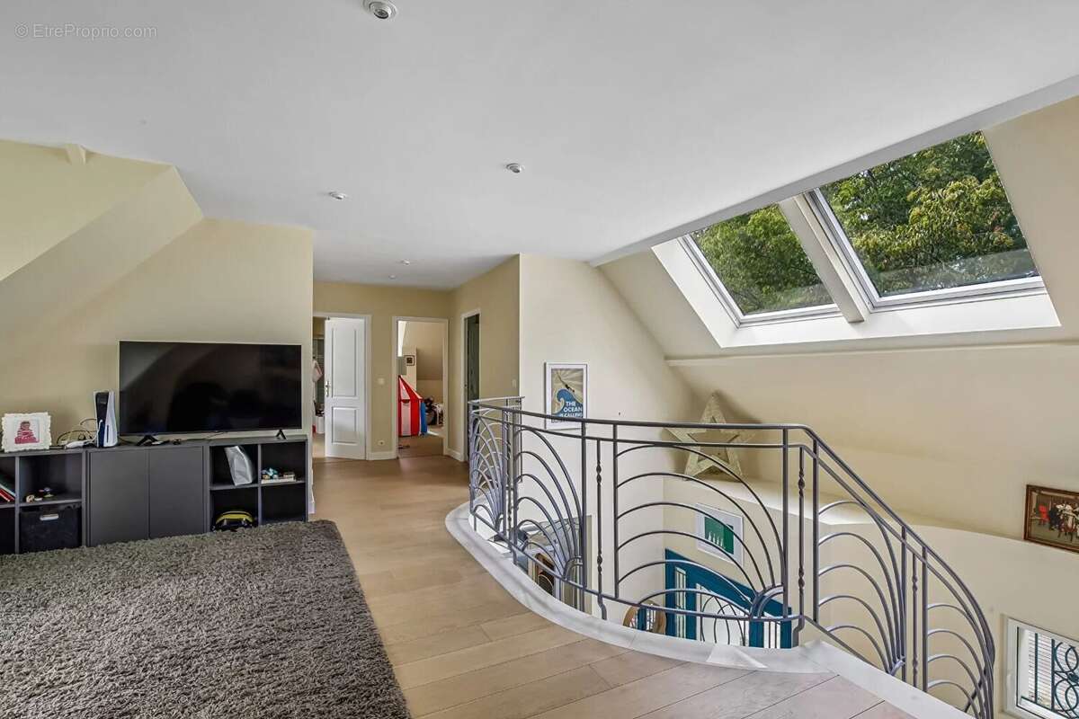 Le vesinet sud, 8 mn rer, maison contemporaine de 261 m² - 5 chambres - terrain 1000 m² - photo 12