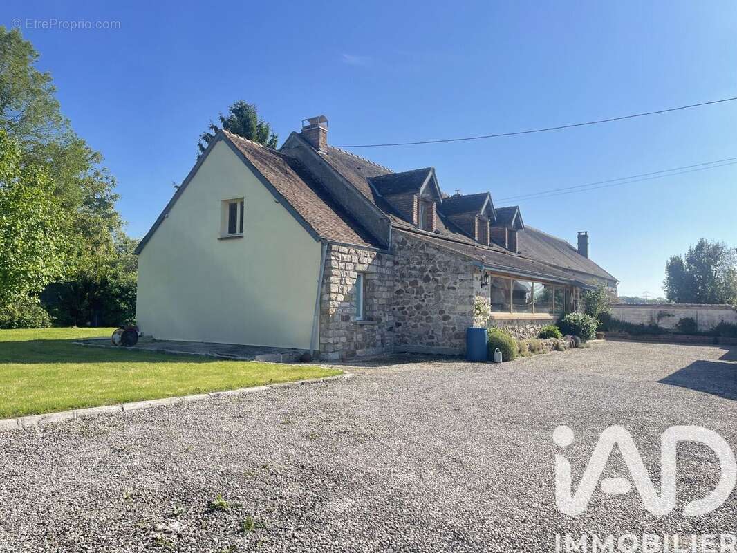 Maison 208 m² à Saint-Valerien  - photo 6