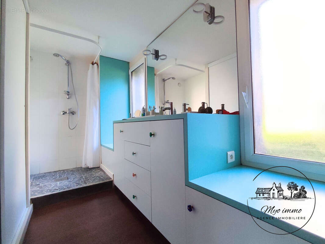 salle d&#039;eau - Maison à LE PELLERIN