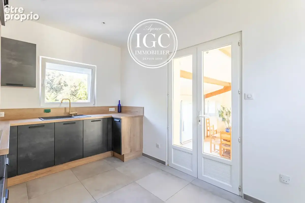 Maison T4 - 152 m² - Parcelle de 634 m² - CHATEAUNEUF LES MARTIGUES - photo 8