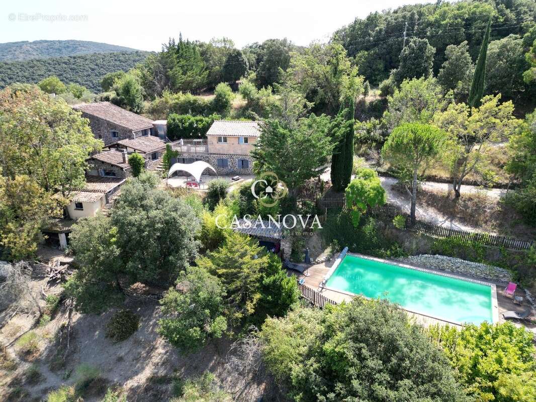 Point de VUE PANORAMIQUE. Bâti de CARACTERE avec piscine et 250 m² habitables et possibilité de projet touristique (chambres d'h - photo 2