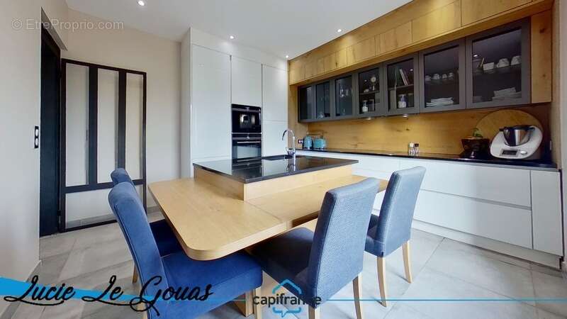 Appartement T6 de 132m² parking, terrasse et cour et local professionnel - photo 3
