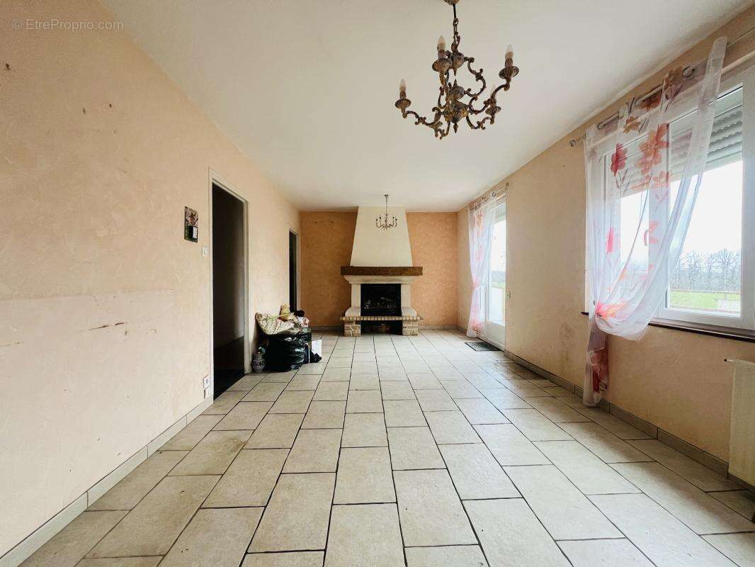 Maison à CHAMPAGNAC-LA-RIVIERE