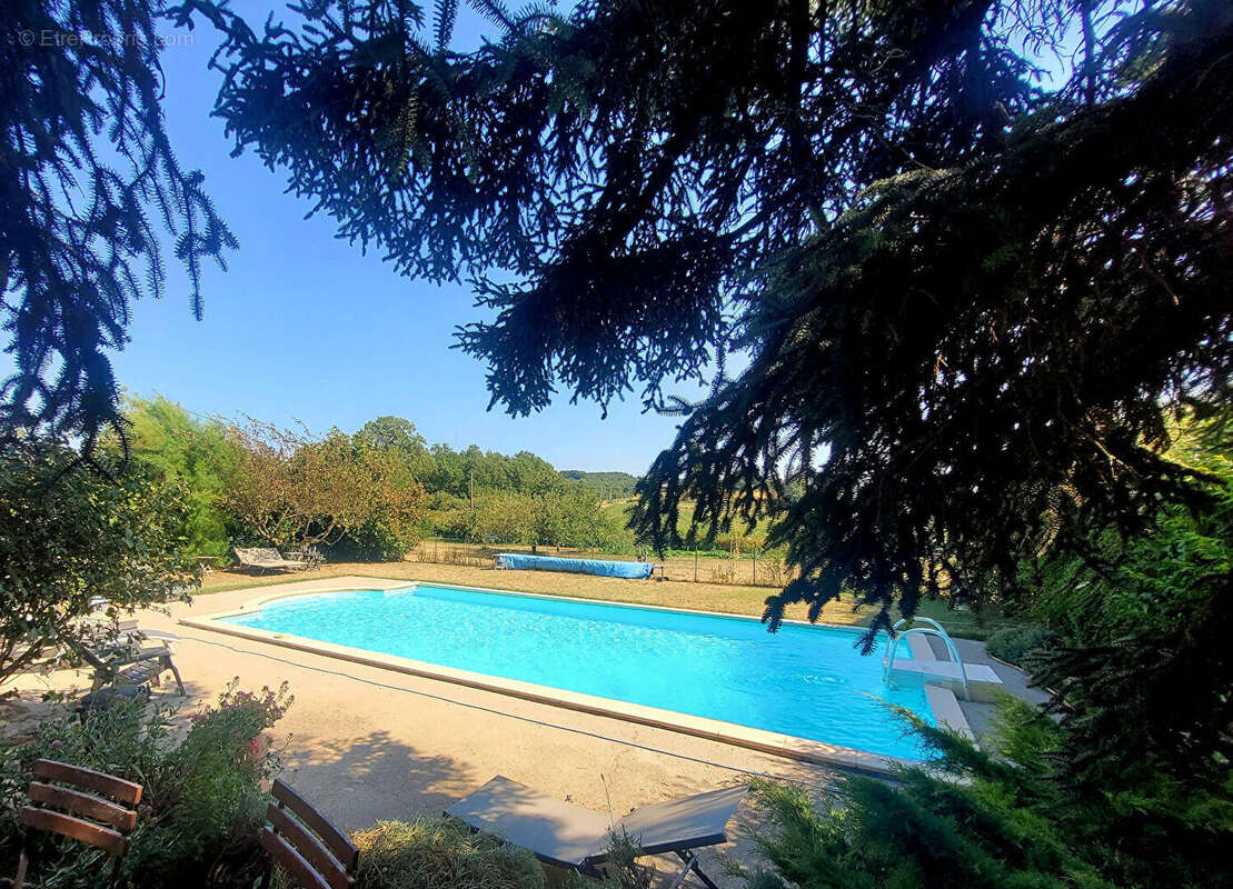 Propriété de charme en pierre avec gîte indépendant, piscine et vue exceptionnelle sur les 3 Becs - photo 3