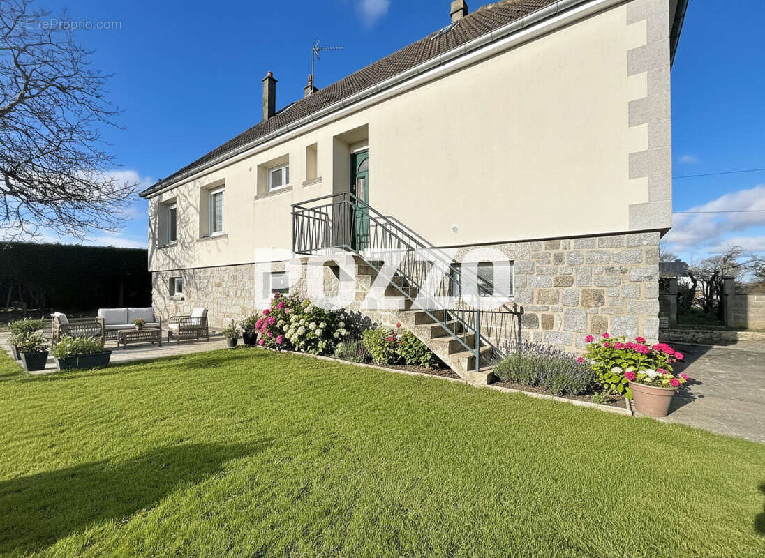 Maison à SAINT-HILAIRE-DU-HARCOUET