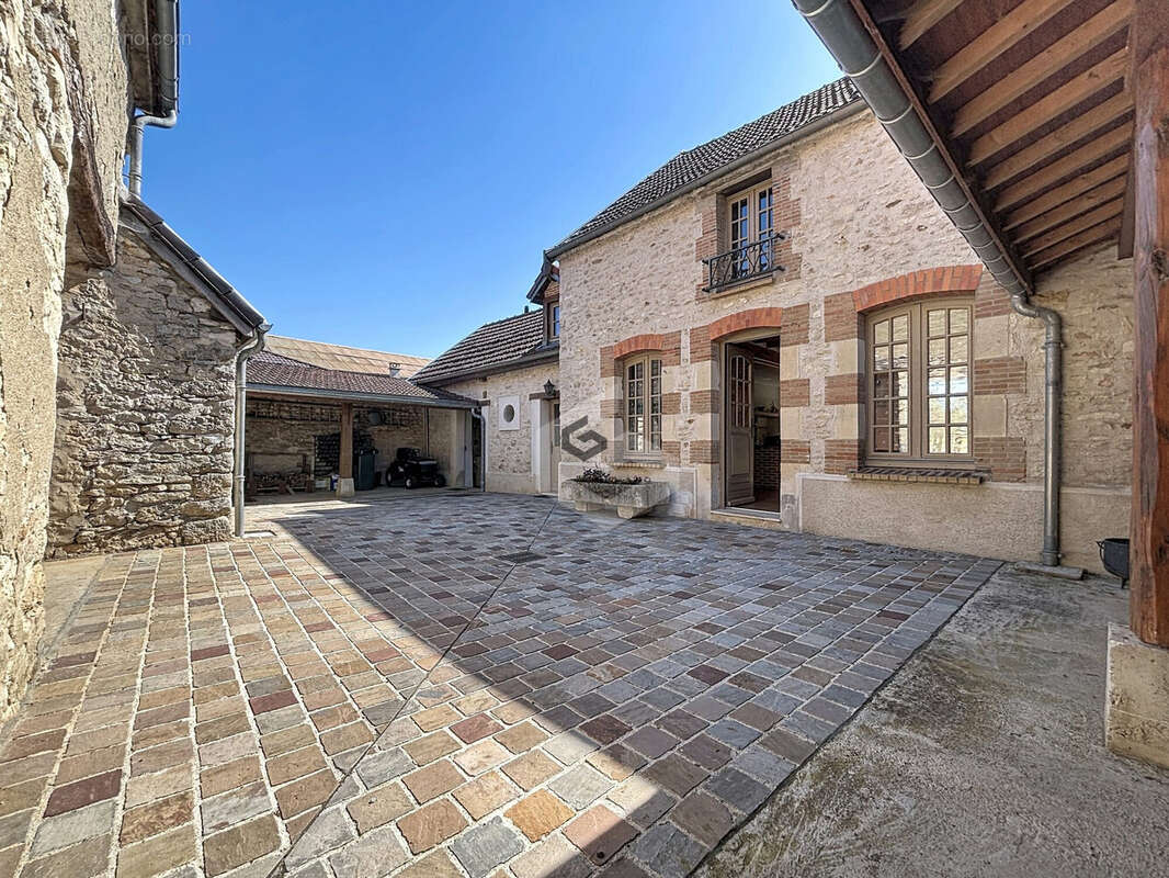Maison à CRUGNY