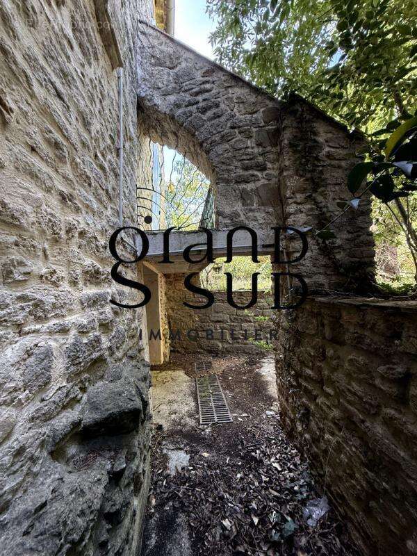 Maison à MONTAREN-ET-SAINT-MEDIERS