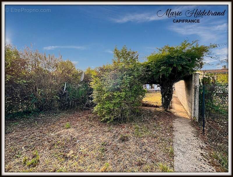 Maison avec jardin SANS VIS-À-VIS – centre village – 2 ch + bureau - photo 17