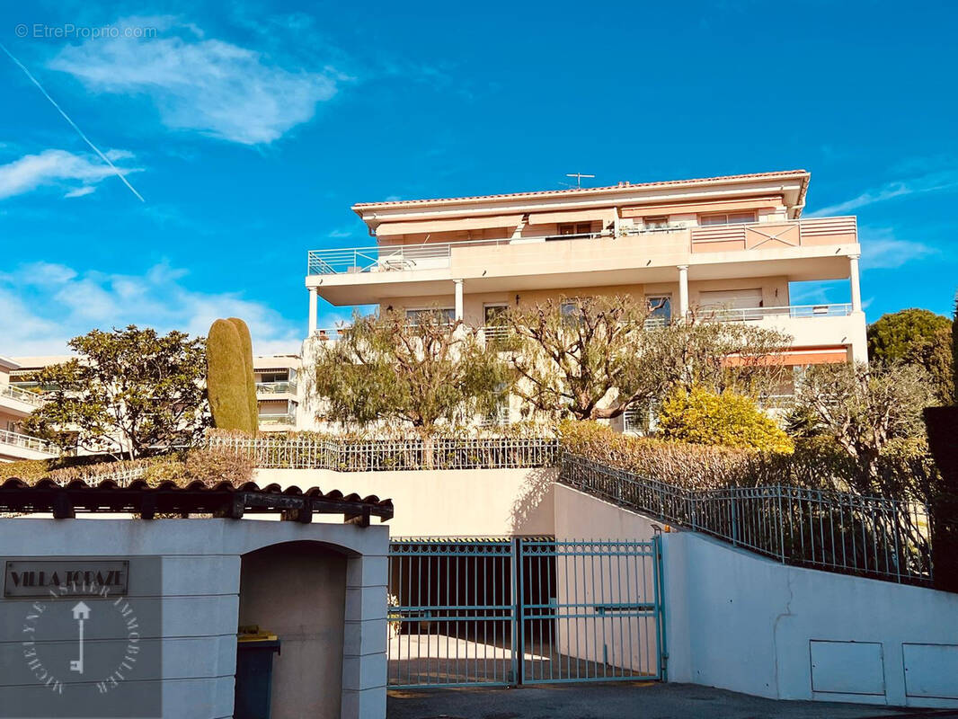 Appartement à SAINT-LAURENT-DU-VAR