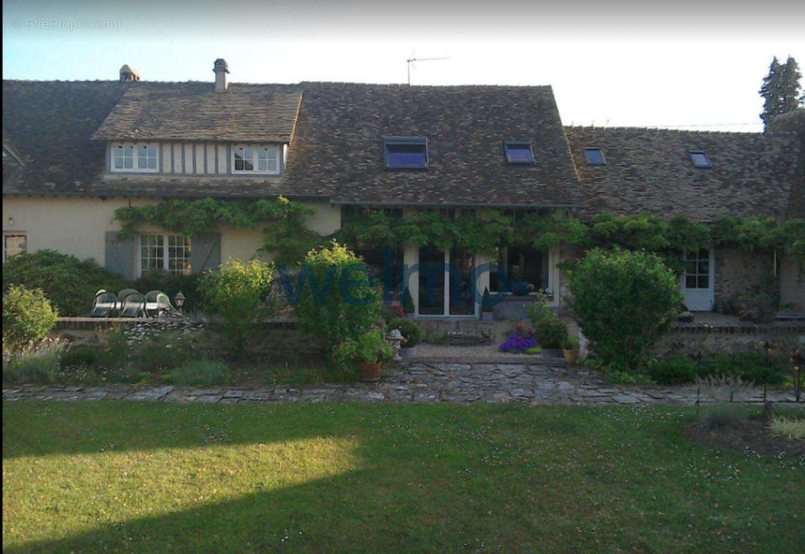Maison à LA CROIX-SAINT-LEUFROY