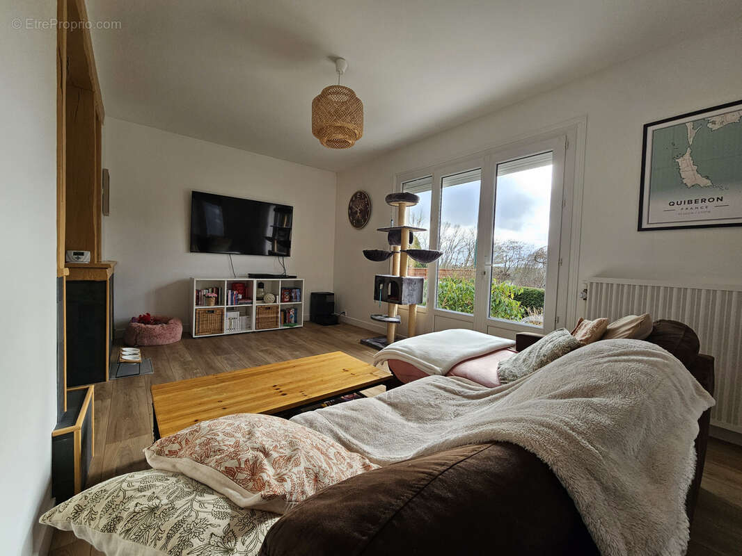 Maison à SAINT-DENIS-DE-L'HOTEL