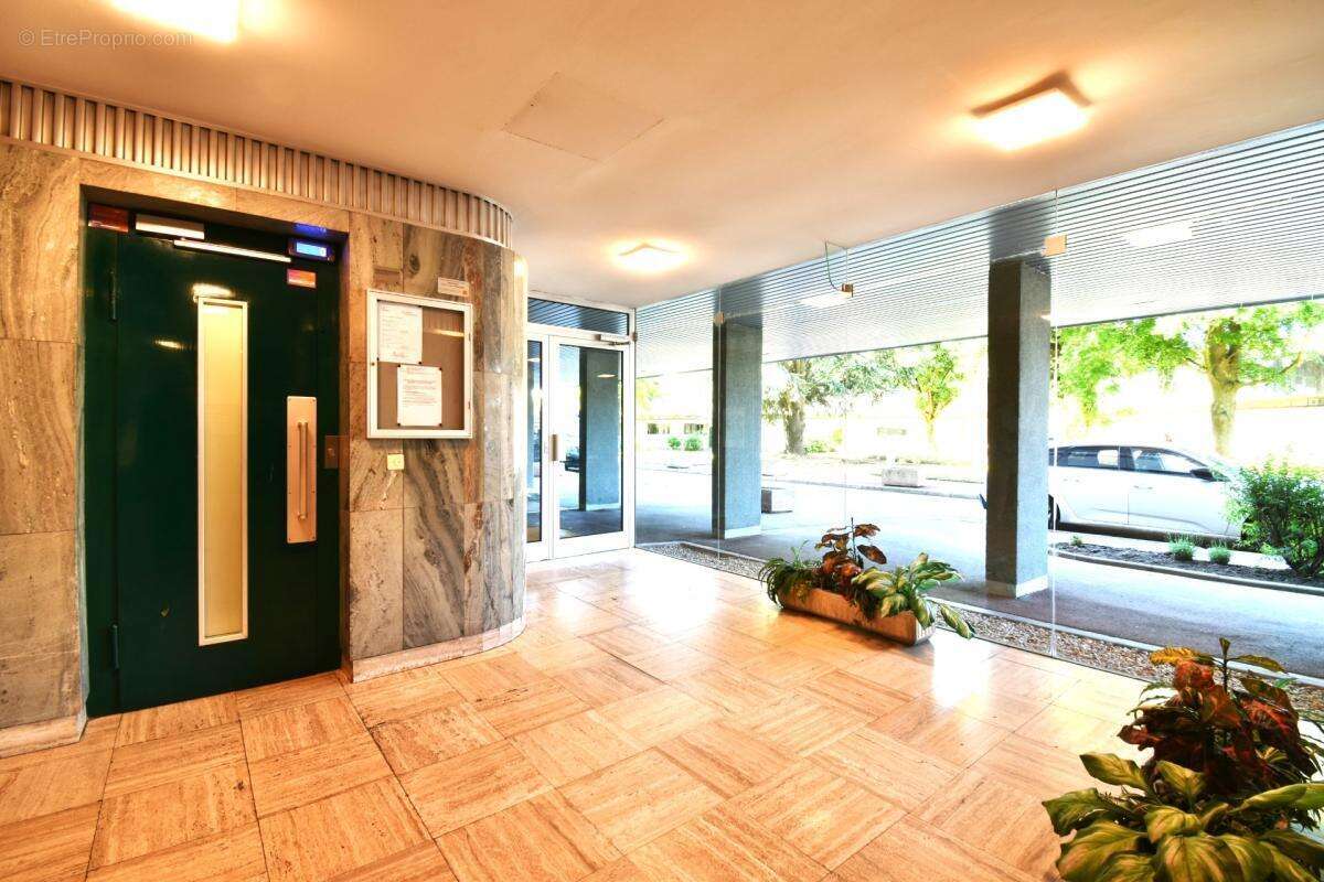 Superbe T2 rénové avec parking – vendu loué – emplacement premium - photo 8