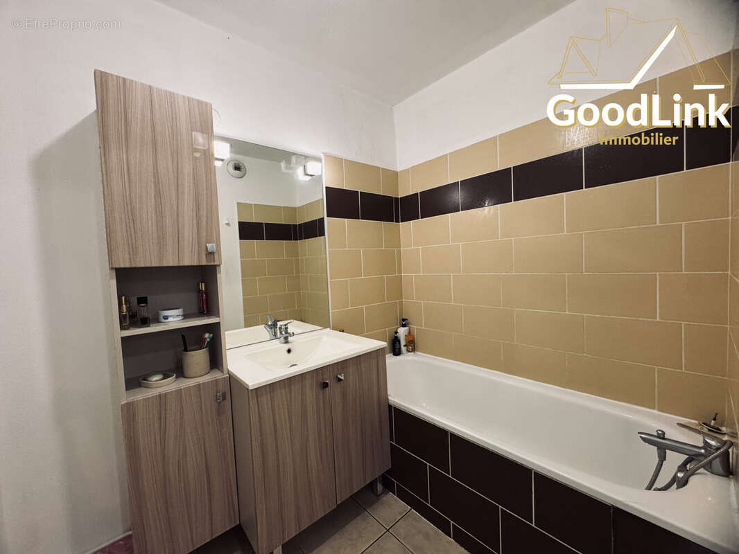 Appartement à LA RIVIERE-SAINT-SAUVEUR