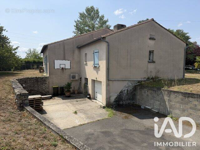 Photo 1 - Maison à BARBEZIEUX-SAINT-HILAIRE