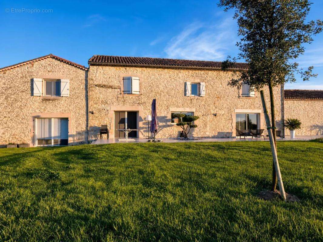 Maison T5 corps de ferme en pierre d'exception - 308 m2 - Fénols - photo 5