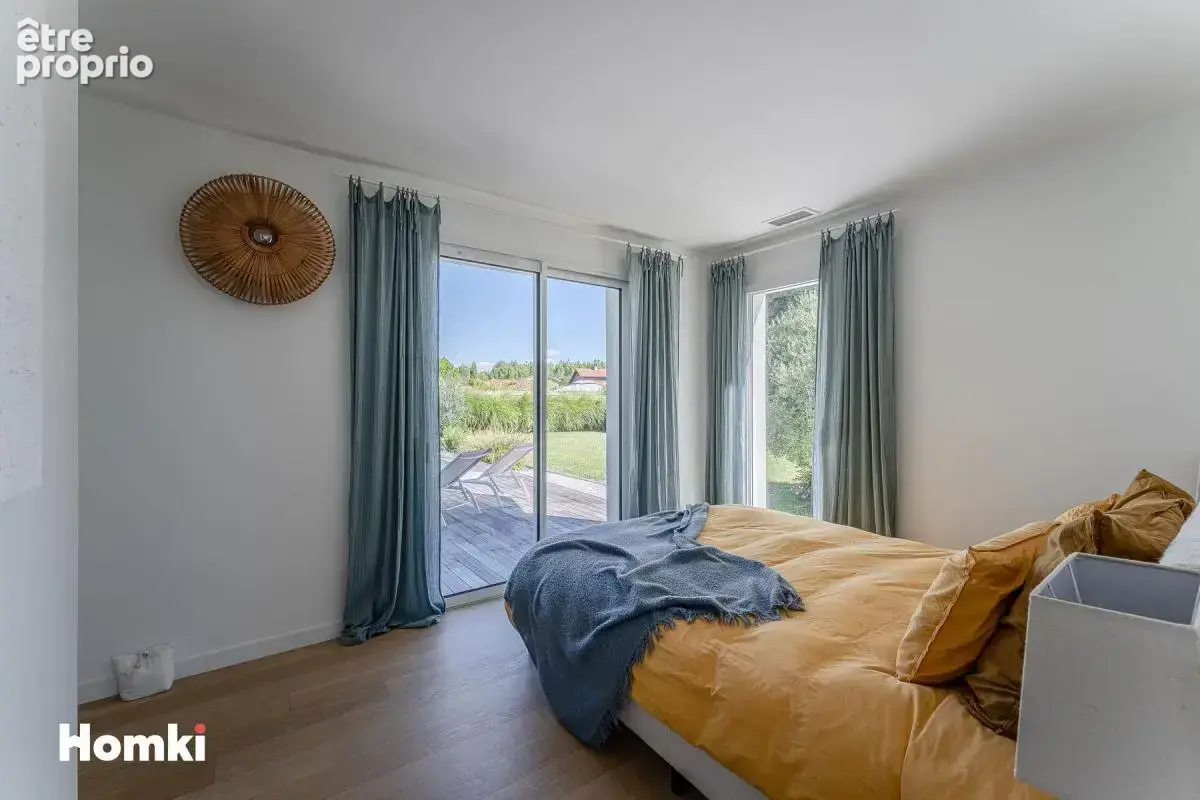 SANGUINET – Maison récente avec piscine, grand terrain et accès direct à la forêt - photo 15