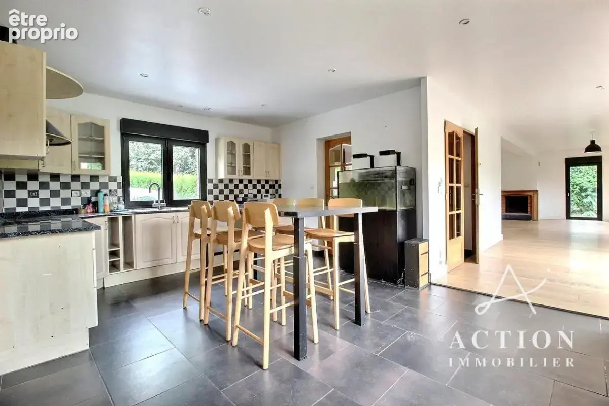 Maison individuelle 128 m², fond d'allée privée, charmante et lumineuse – 3 chambres et bureau - Jardin - Garage et 4 parking -  - photo 4