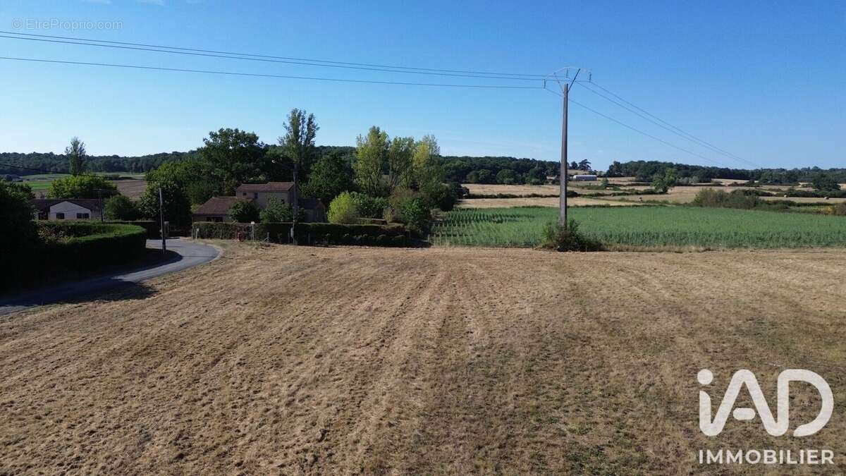 Terrain 1787 m² à Saint-Germain-Et-Mons  - photo 5
