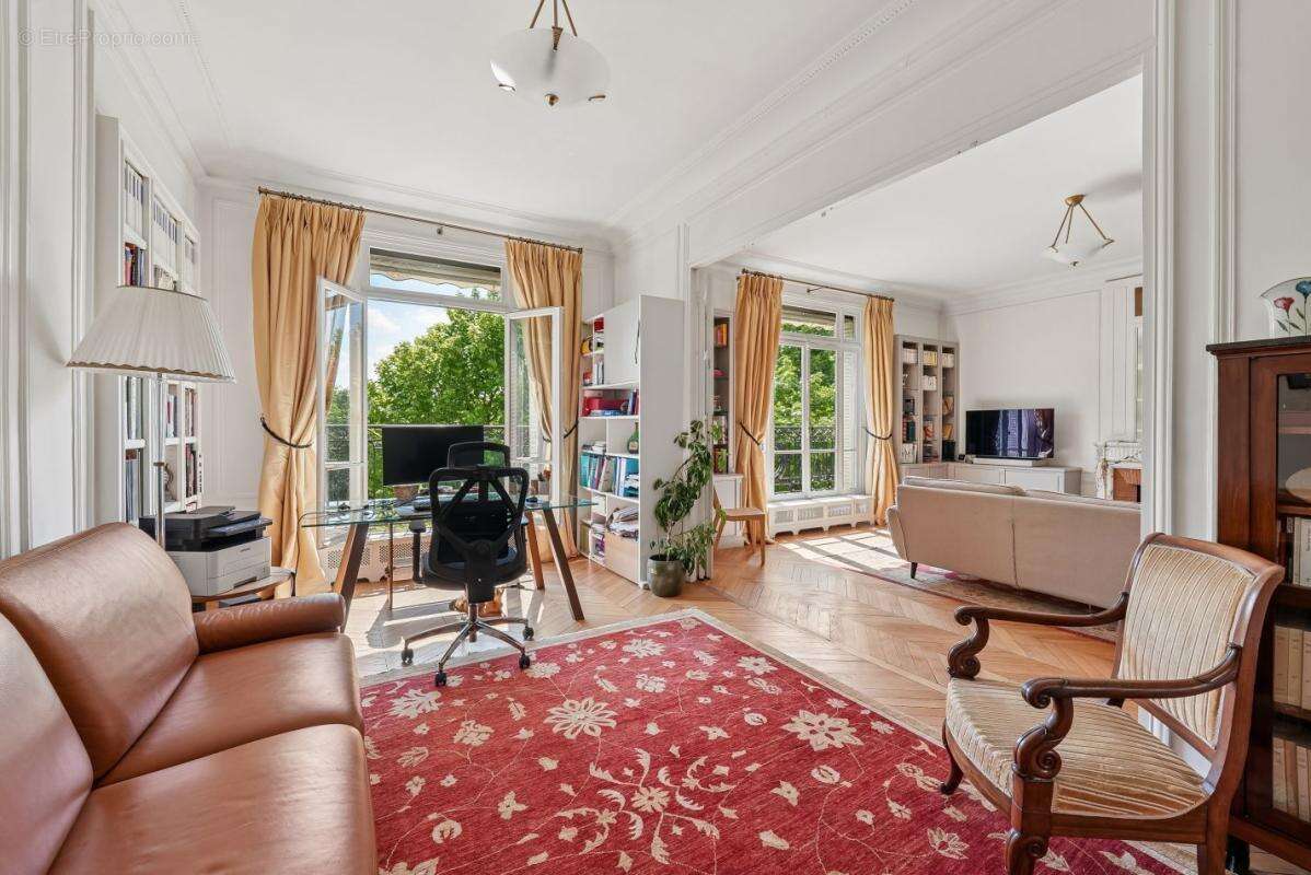 Appartement à NEUILLY-SUR-SEINE