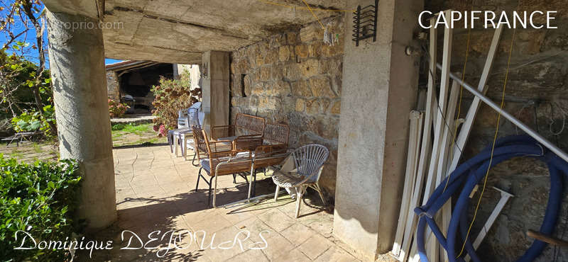 Maison à SAINT-MICHEL-DE-CHABRILLANOUX