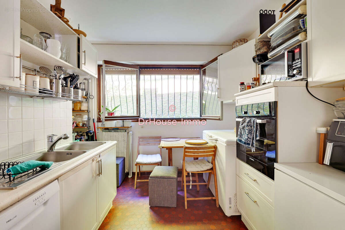 Appartement à LE MESNIL-LE-ROI