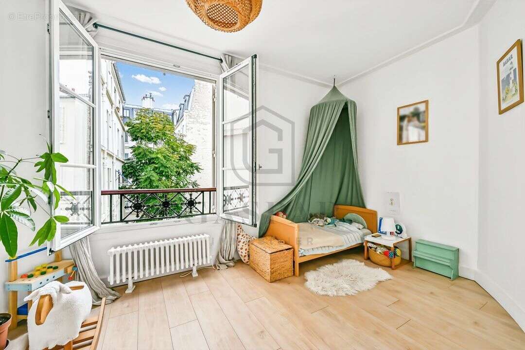Appartement à PARIS-7E