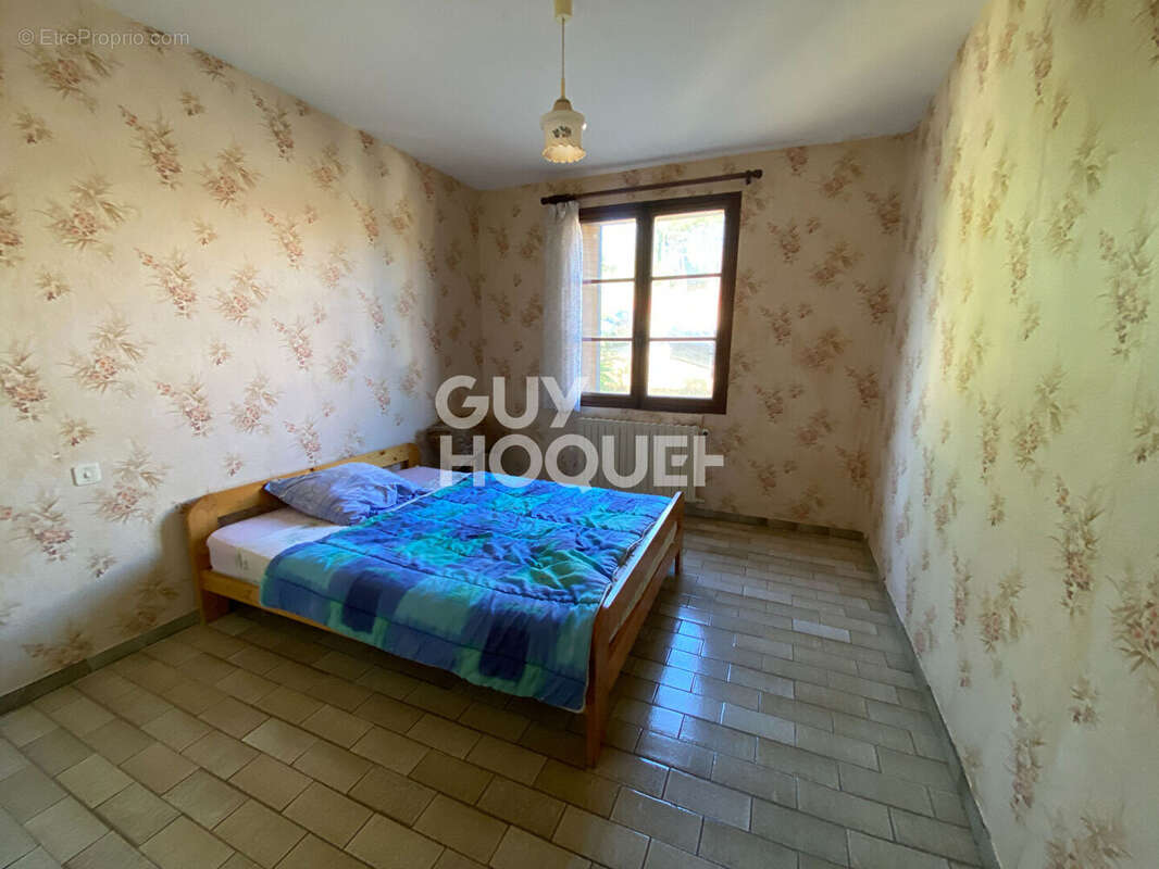 Maison à SAINT-ETIENNE-DE-FONTBELLON