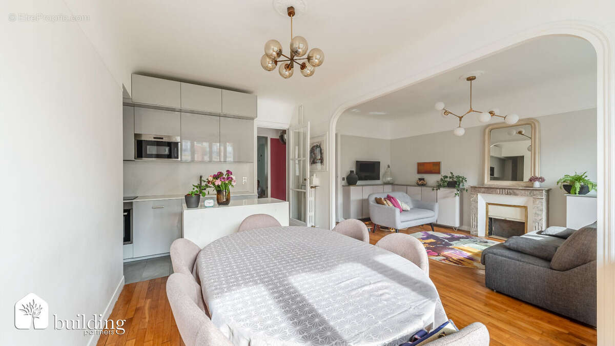 Appartement à PARIS-16E