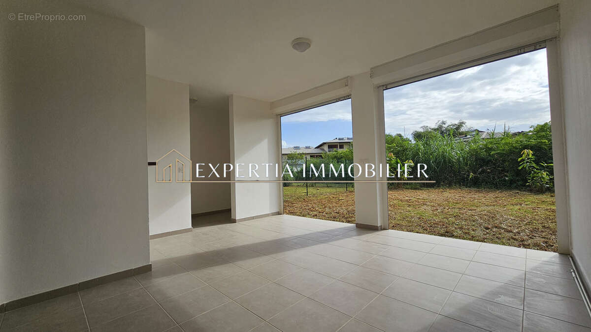 Appartement à REMIRE-MONTJOLY
