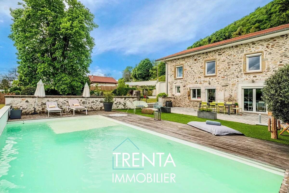 Maison à SAINT-ETIENNE-DE-CROSSEY