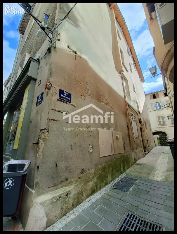 Appartement 300 m² à Thiers  - photo 8
