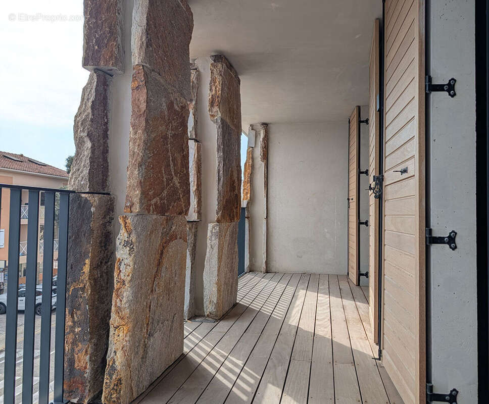Appartement à BORMES-LES-MIMOSAS