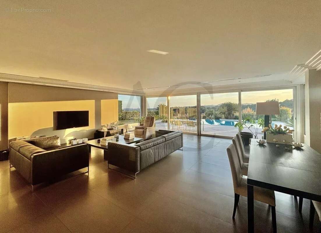 Maison à VILLENEUVE-LOUBET