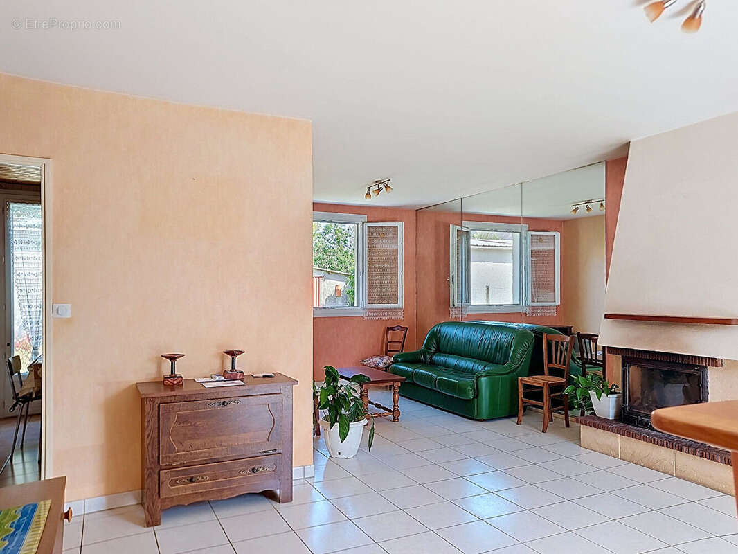 Maison à SAINTE-LUCE-SUR-LOIRE